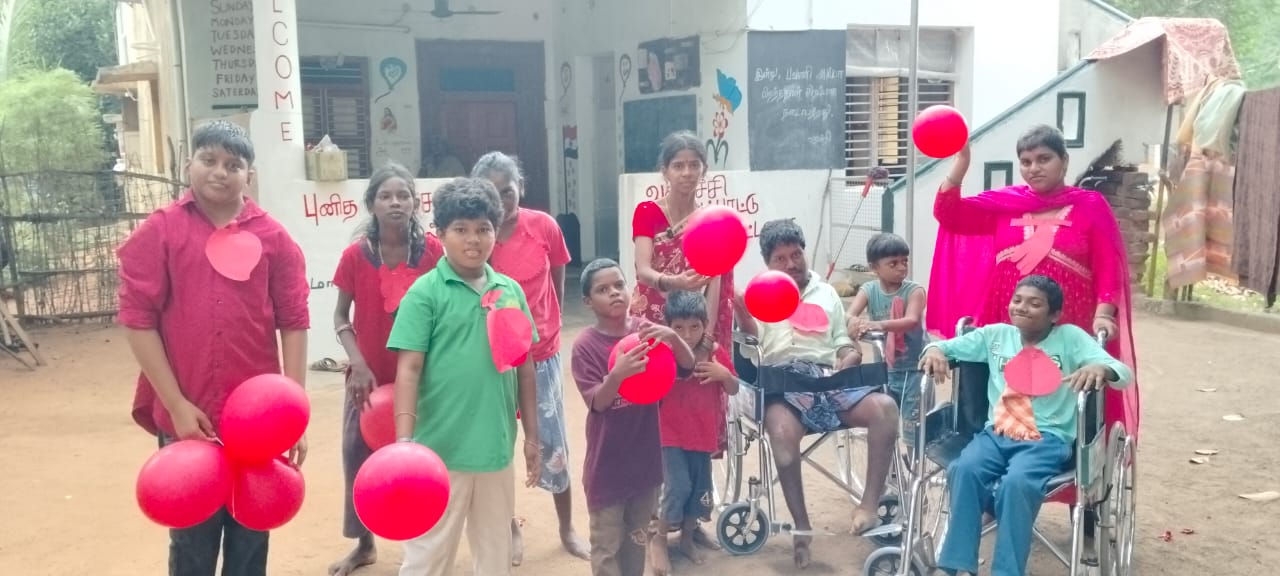 🌹 "சிவப்பில் பூத்த நம்பிக்கையின் மலர்கள் – மாற்றுத்திறனைக் கடந்து பறக்கும் சிறுவர்களின் வெற்